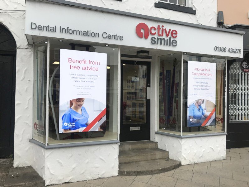 E-Screen Ultra High Brightness Digital Window Display Available From 43&Quot; To 75&Quot; 7 Uhbxxhd8 Application Image 4